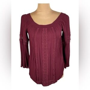 Socialite Burgundy Lace Top Size Small‎